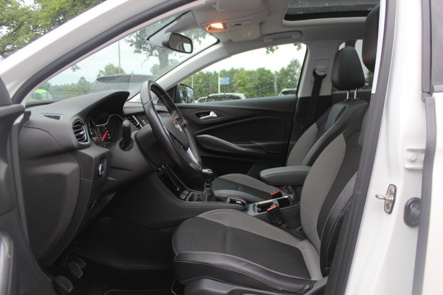 Opel Grandland X 1.2 Turbo Innovation / Trekhaak / Panoramadak / Navigatie / 18'' / Cruise Control / DAB