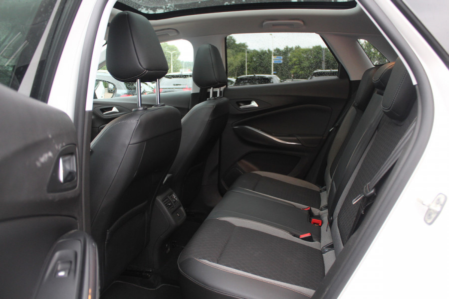 Opel Grandland X 1.2 Turbo Innovation / Trekhaak / Panoramadak / Navigatie / 18'' / Cruise Control / DAB