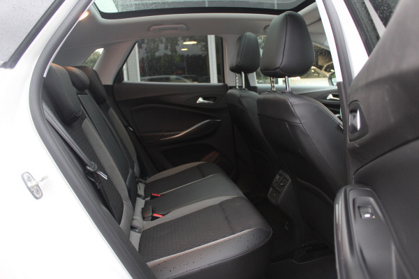 Opel Grandland X 1.2 Turbo Innovation / Trekhaak / Panoramadak / Navigatie / 18'' / Cruise Control / DAB