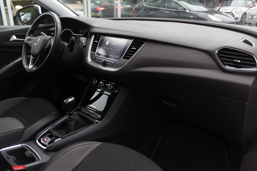 Opel Grandland X 1.2 Turbo Innovation / Trekhaak / Panoramadak / Navigatie / 18'' / Cruise Control / DAB