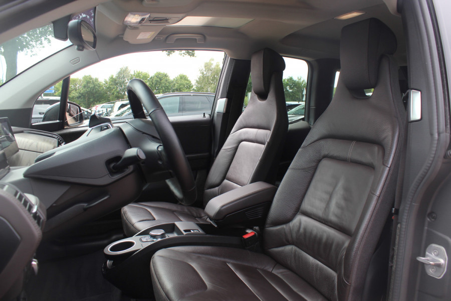 BMW i3 S iPerformance 94Ah 33 kWh / SoH 91% / Panoramadak / Camera / Leder / 20'' / Keyless / Navigatie / DAB / ACC / Stoelverwarming