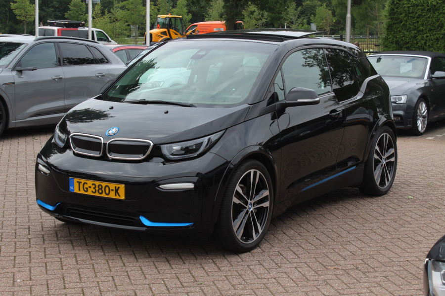 BMW i3 S iPerformance 94Ah 33 kWh / SoH 91% / Panoramadak / Camera / Leder / 20'' / Keyless / Navigatie / DAB / ACC / Stoelverwarming