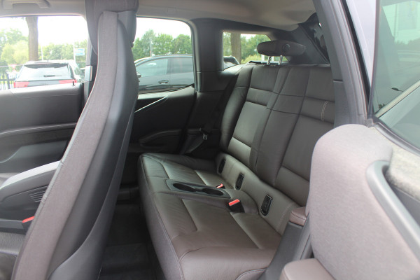 BMW i3 S iPerformance 94Ah 33 kWh / SoH 91% / Panoramadak / Camera / Leder / 20'' / Keyless / Navigatie / DAB / ACC / Stoelverwarming