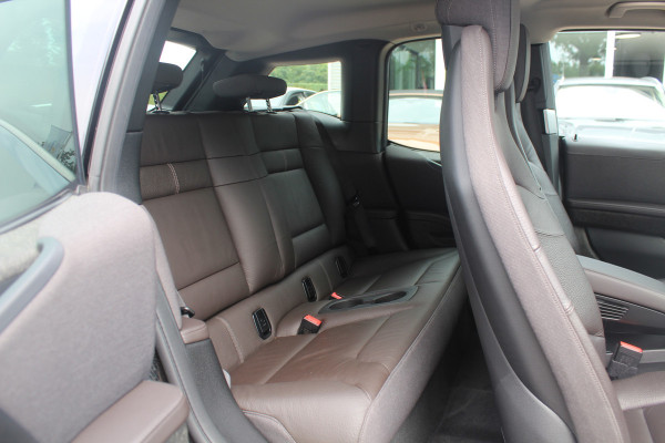 BMW i3 S iPerformance 94Ah 33 kWh / SoH 91% / Panoramadak / Camera / Leder / 20'' / Keyless / Navigatie / DAB / ACC / Stoelverwarming