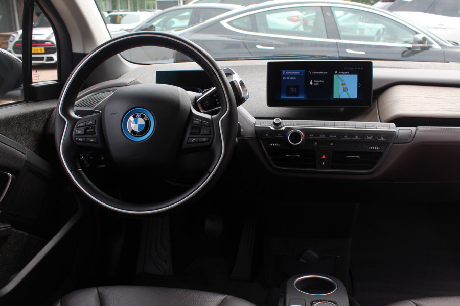 BMW i3 S iPerformance 94Ah 33 kWh / SoH 91% / Panoramadak / Camera / Leder / 20'' / Keyless / Navigatie / DAB / ACC / Stoelverwarming