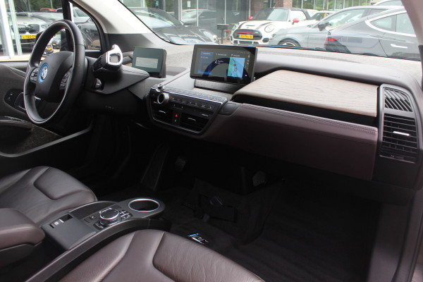 BMW i3 S iPerformance 94Ah 33 kWh / SoH 91% / Panoramadak / Camera / Leder / 20'' / Keyless / Navigatie / DAB / ACC / Stoelverwarming