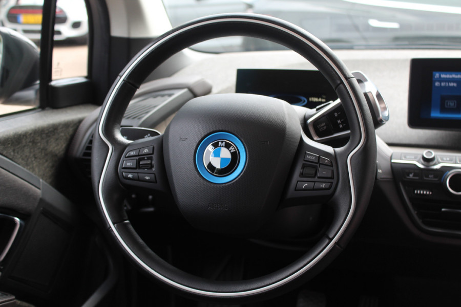 BMW i3 S iPerformance 94Ah 33 kWh / SoH 91% / Panoramadak / Camera / Leder / 20'' / Keyless / Navigatie / DAB / ACC / Stoelverwarming
