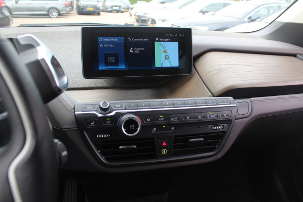 BMW i3 S iPerformance 94Ah 33 kWh / SoH 91% / Panoramadak / Camera / Leder / 20'' / Keyless / Navigatie / DAB / ACC / Stoelverwarming