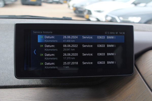 BMW i3 S iPerformance 94Ah 33 kWh / SoH 91% / Panoramadak / Camera / Leder / 20'' / Keyless / Navigatie / DAB / ACC / Stoelverwarming
