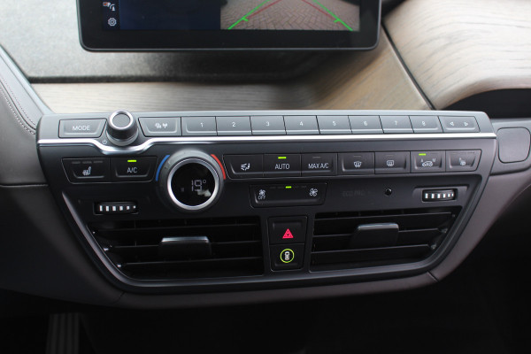 BMW i3 S iPerformance 94Ah 33 kWh / SoH 91% / Panoramadak / Camera / Leder / 20'' / Keyless / Navigatie / DAB / ACC / Stoelverwarming