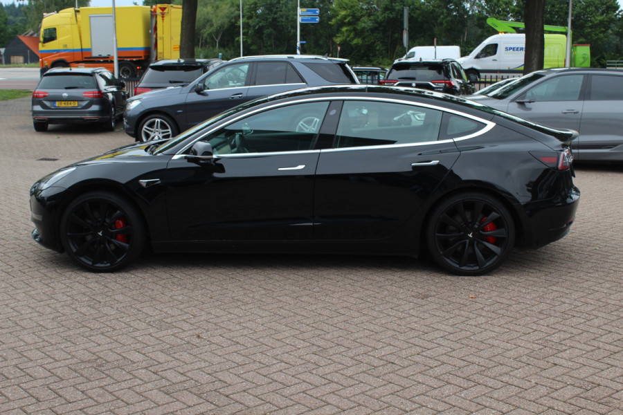 Tesla Model 3 Performance AWD 75 kWh / SoH 91.4% / Autopilot / Panoramadak / Camera / Leder / 20''' Leder / Premium Audio
