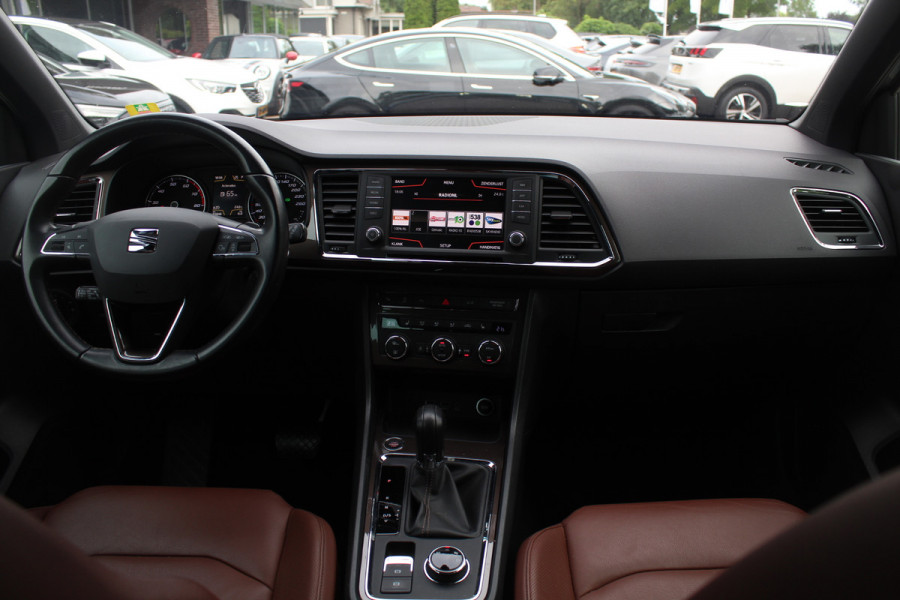 Seat Ateca 1.4 EcoTSI Xcellence / Trekhaak / Camera / Leder / Standkachel / 18'' / Navigatie / Dodehoek / Stoelverwarming / ACC