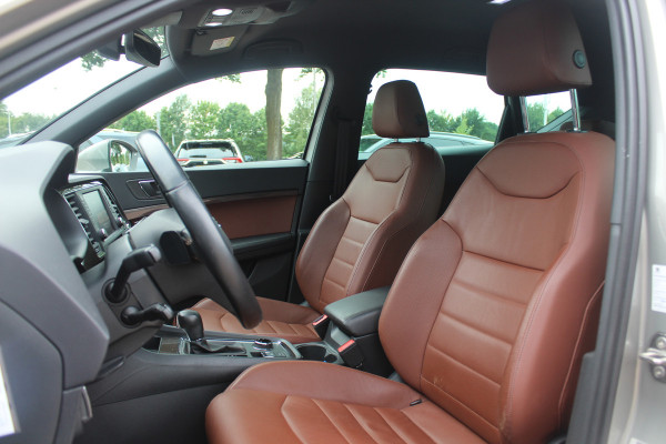 Seat Ateca 1.4 EcoTSI Xcellence / Trekhaak / Camera / Leder / Standkachel / 18'' / Navigatie / Dodehoek / Stoelverwarming / ACC