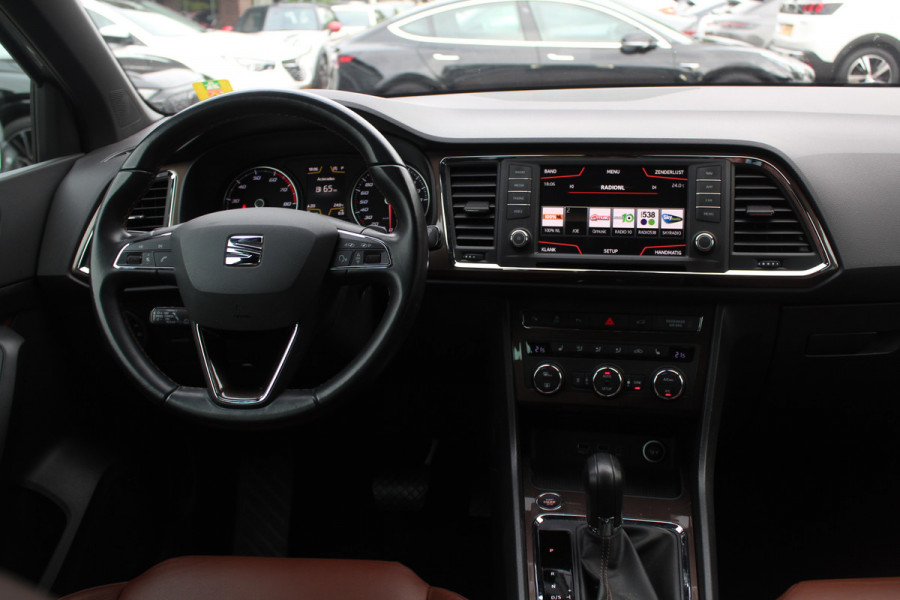 Seat Ateca 1.4 EcoTSI Xcellence / Trekhaak / Camera / Leder / Standkachel / 18'' / Navigatie / Dodehoek / Stoelverwarming / ACC