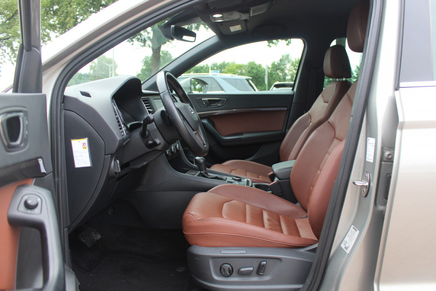 Seat Ateca 1.4 EcoTSI Xcellence / Trekhaak / Camera / Leder / Standkachel / 18'' / Navigatie / Dodehoek / Stoelverwarming / ACC
