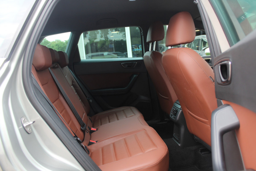 Seat Ateca 1.4 EcoTSI Xcellence / Trekhaak / Camera / Leder / Standkachel / 18'' / Navigatie / Dodehoek / Stoelverwarming / ACC