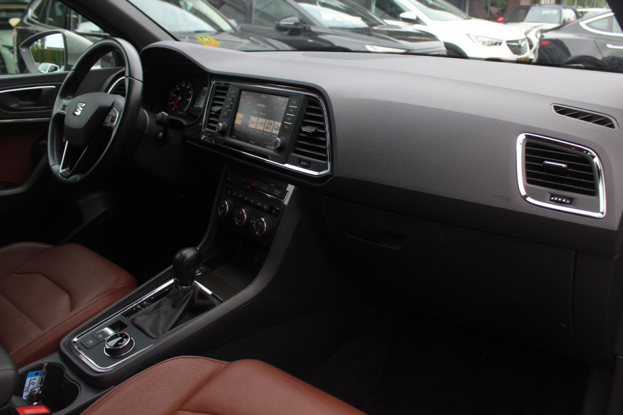 Seat Ateca 1.4 EcoTSI Xcellence / Trekhaak / Camera / Leder / Standkachel / 18'' / Navigatie / Dodehoek / Stoelverwarming / ACC