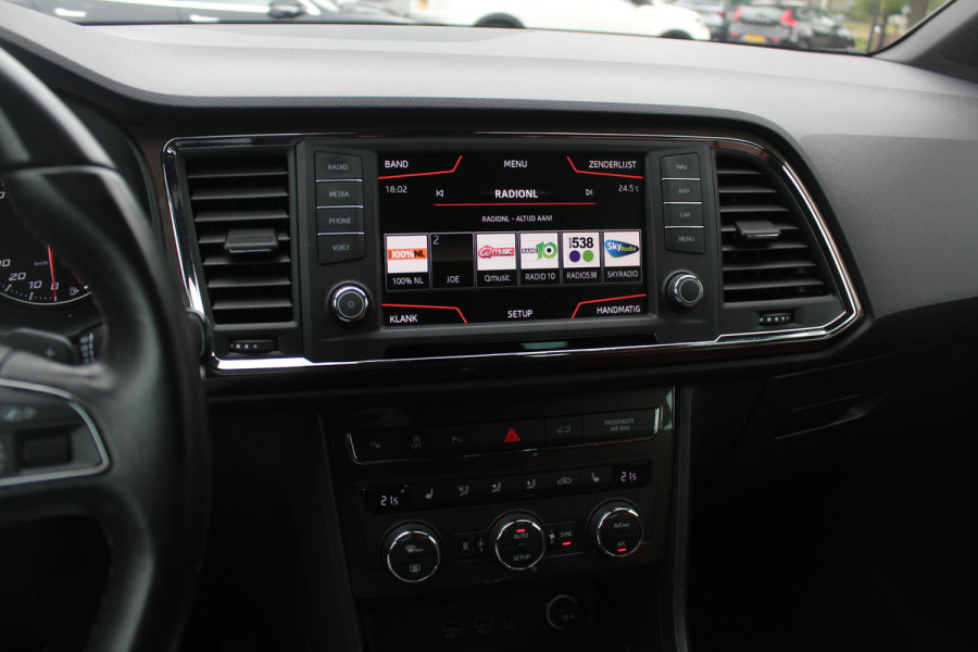 Seat Ateca 1.4 EcoTSI Xcellence / Trekhaak / Camera / Leder / Standkachel / 18'' / Navigatie / Dodehoek / Stoelverwarming / ACC