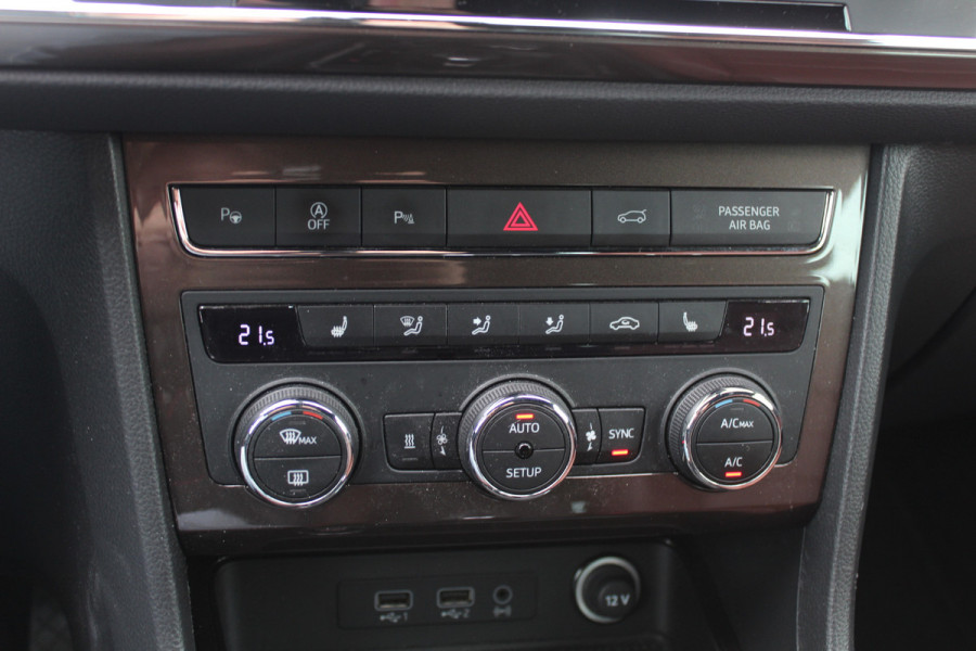 Seat Ateca 1.4 EcoTSI Xcellence / Trekhaak / Camera / Leder / Standkachel / 18'' / Navigatie / Dodehoek / Stoelverwarming / ACC