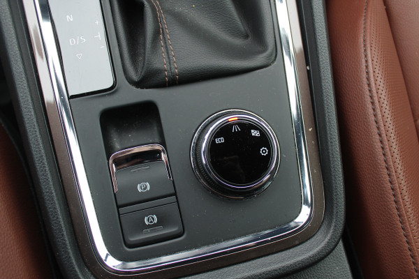 Seat Ateca 1.4 EcoTSI Xcellence / Trekhaak / Camera / Leder / Standkachel / 18'' / Navigatie / Dodehoek / Stoelverwarming / ACC