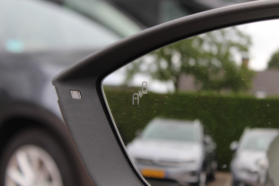 Seat Ateca 1.4 EcoTSI Xcellence / Trekhaak / Camera / Leder / Standkachel / 18'' / Navigatie / Dodehoek / Stoelverwarming / ACC