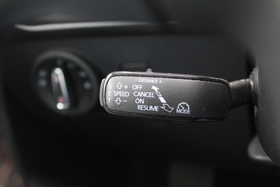 Seat Ateca 1.4 EcoTSI Xcellence / Trekhaak / Camera / Leder / Standkachel / 18'' / Navigatie / Dodehoek / Stoelverwarming / ACC