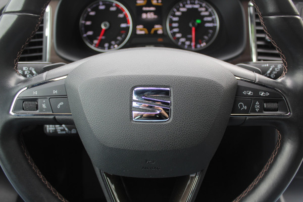Seat Ateca 1.4 EcoTSI Xcellence / Trekhaak / Camera / Leder / Standkachel / 18'' / Navigatie / Dodehoek / Stoelverwarming / ACC