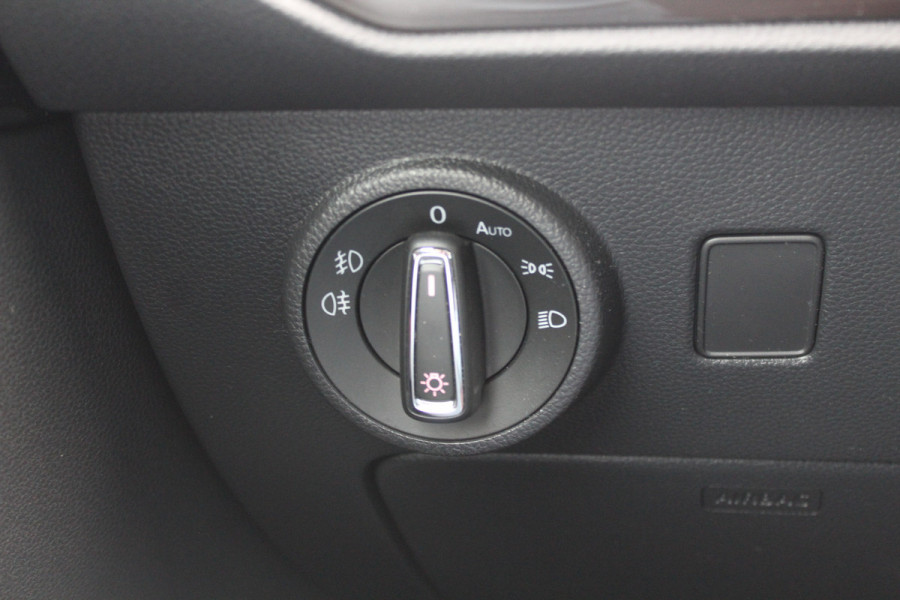 Seat Ateca 1.4 EcoTSI Xcellence / Trekhaak / Camera / Leder / Standkachel / 18'' / Navigatie / Dodehoek / Stoelverwarming / ACC