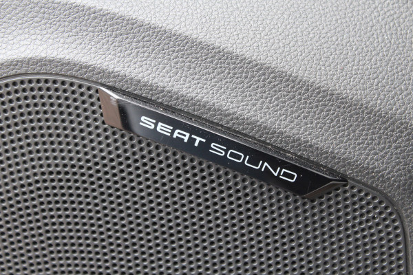 Seat Ateca 1.4 EcoTSI Xcellence / Trekhaak / Camera / Leder / Standkachel / 18'' / Navigatie / Dodehoek / Stoelverwarming / ACC