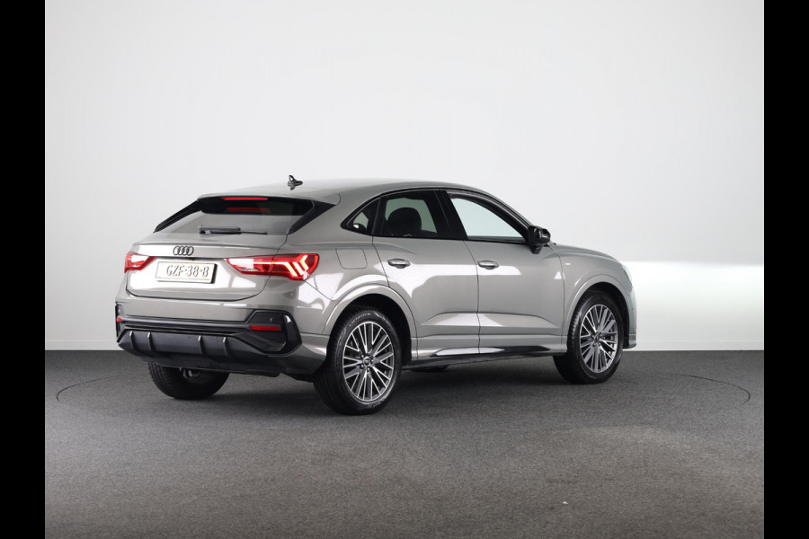 Audi Q3 Sportback 35 TFSI S Edition Competition 150 pk S-tronic | Private lease € 911,- | Navigatie | Parkeersensoren (Park assist) | Achteruitrijcamera | Lichtmetalen velgen 19" | S-Line |
