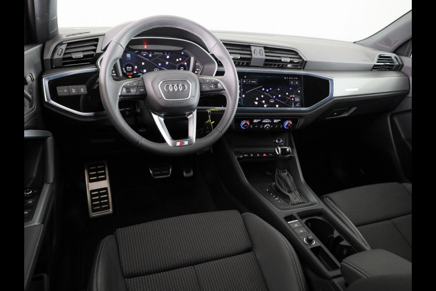 Audi Q3 Sportback 35 TFSI S Edition Competition 150 pk S-tronic | Private lease € 911,- | Navigatie | Parkeersensoren (Park assist) | Achteruitrijcamera | Lichtmetalen velgen 19" | S-Line |