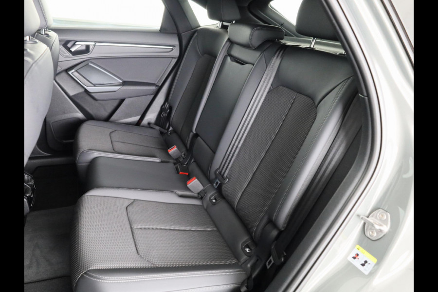 Audi Q3 Sportback 35 TFSI S Edition Competition 150 pk S-tronic | Private lease € 911,- | Navigatie | Parkeersensoren (Park assist) | Achteruitrijcamera | Lichtmetalen velgen 19" | S-Line |