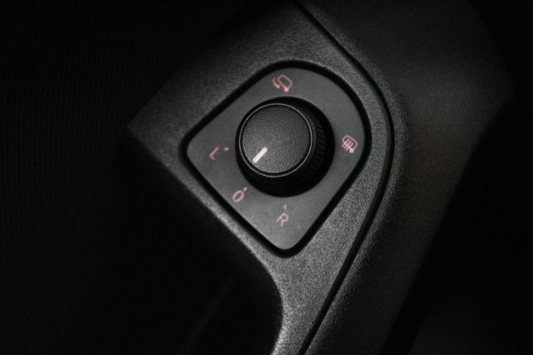 Seat Ateca 1.0 EcoTSI Sport (VIRTUAL COCKPIT, PARKEERSENSOREN, CRUISE CONTROL, NAVIGATIE, CARPLAY)