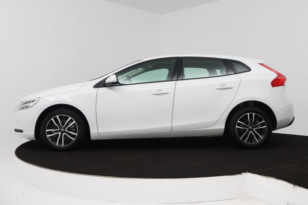 Volvo V40 1.5 T2 Edition+ (STOELVERWARMING, AUTOMAAT, VIRTUAL COCKPIT, PARKEERSENSOREN, CRUISE CONTROL, NAVIGATIE)