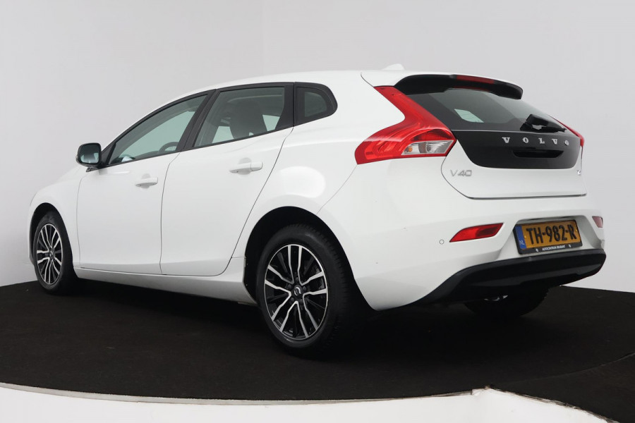 Volvo V40 1.5 T2 Edition+ (STOELVERWARMING, AUTOMAAT, VIRTUAL COCKPIT, PARKEERSENSOREN, CRUISE CONTROL, NAVIGATIE)