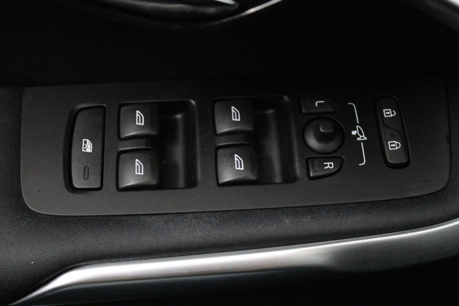 Volvo V40 1.5 T2 Edition+ (STOELVERWARMING, AUTOMAAT, VIRTUAL COCKPIT, PARKEERSENSOREN, CRUISE CONTROL, NAVIGATIE)