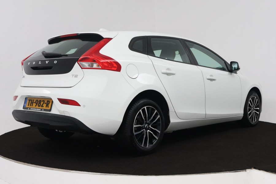 Volvo V40 1.5 T2 Edition+ (STOELVERWARMING, AUTOMAAT, VIRTUAL COCKPIT, PARKEERSENSOREN, CRUISE CONTROL, NAVIGATIE)