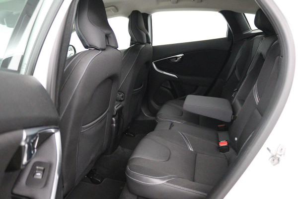 Volvo V40 1.5 T2 Edition+ (STOELVERWARMING, AUTOMAAT, VIRTUAL COCKPIT, PARKEERSENSOREN, CRUISE CONTROL, NAVIGATIE)