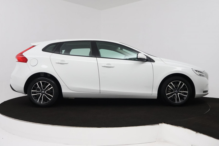 Volvo V40 1.5 T2 Edition+ (STOELVERWARMING, AUTOMAAT, VIRTUAL COCKPIT, PARKEERSENSOREN, CRUISE CONTROL, NAVIGATIE)