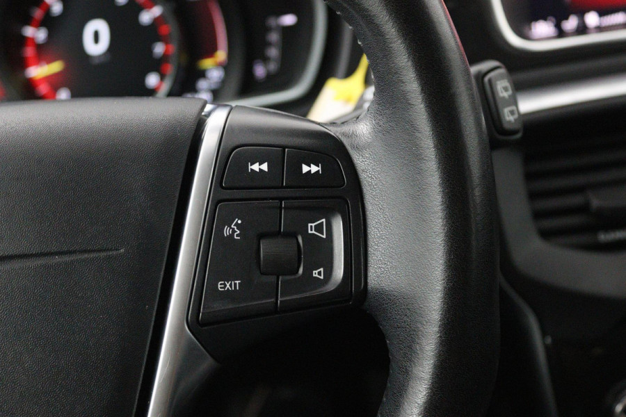 Volvo V40 1.5 T2 Edition+ (STOELVERWARMING, AUTOMAAT, VIRTUAL COCKPIT, PARKEERSENSOREN, CRUISE CONTROL, NAVIGATIE)