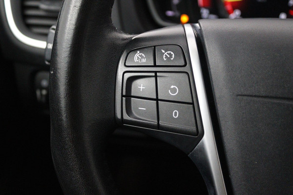 Volvo V40 1.5 T2 Edition+ (STOELVERWARMING, AUTOMAAT, VIRTUAL COCKPIT, PARKEERSENSOREN, CRUISE CONTROL, NAVIGATIE)