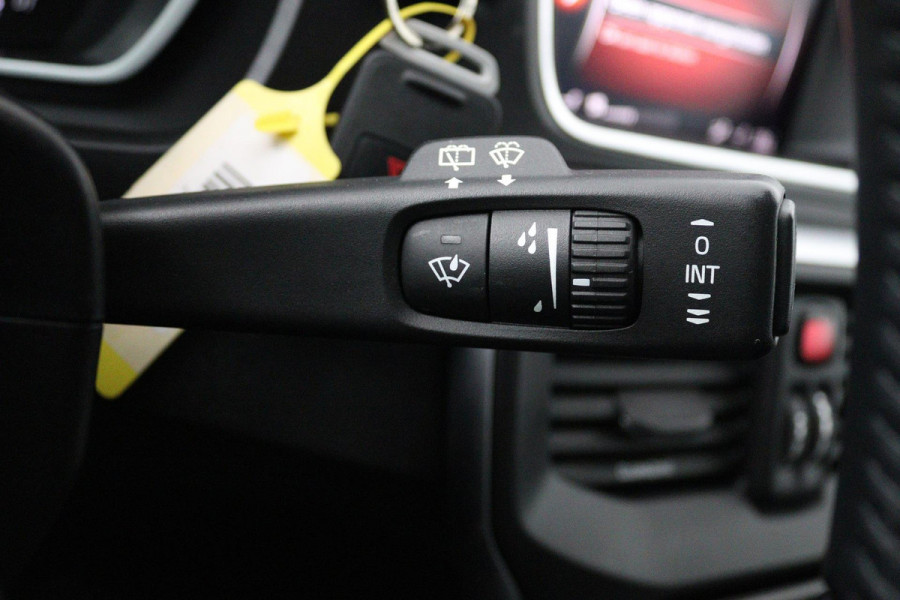 Volvo V40 1.5 T2 Edition+ (STOELVERWARMING, AUTOMAAT, VIRTUAL COCKPIT, PARKEERSENSOREN, CRUISE CONTROL, NAVIGATIE)