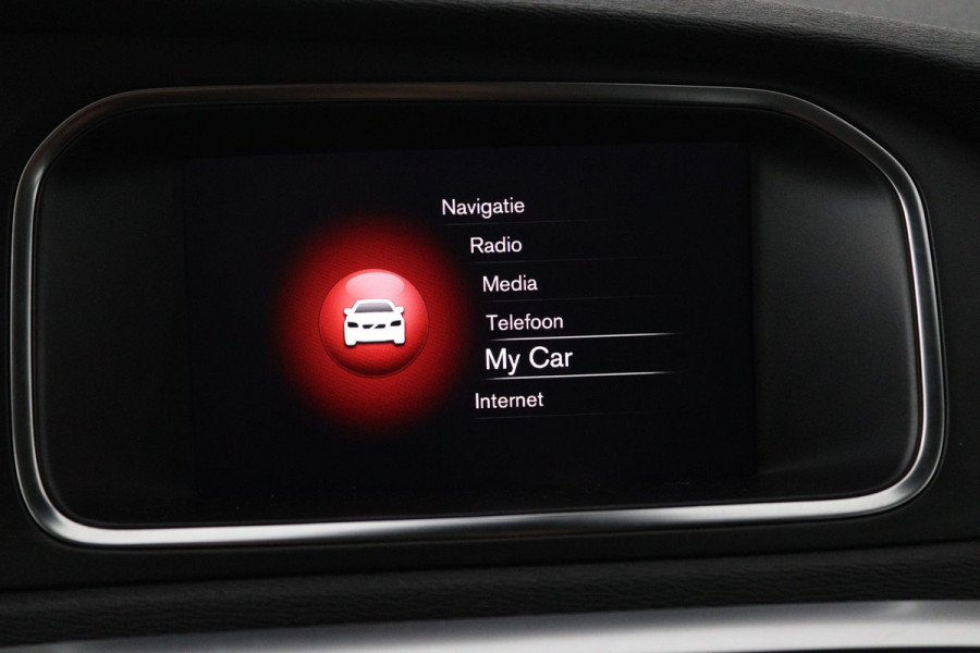 Volvo V40 1.5 T2 Edition+ (STOELVERWARMING, AUTOMAAT, VIRTUAL COCKPIT, PARKEERSENSOREN, CRUISE CONTROL, NAVIGATIE)