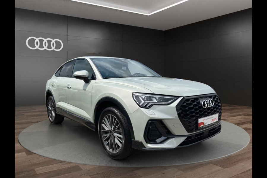 Audi Q3 Sportback 45 TFSI e S-LINE ** LED, VIRTUAL, ACC, OPTIK SCHWARZ, KEYLESS, 19-inch LMV ** 1e EIG - UNFALLFREI ** ** INFORMEER OOK NAAR ONZE AANTREKKELIJKE FINANCIAL-LEASE TARIEVEN **
