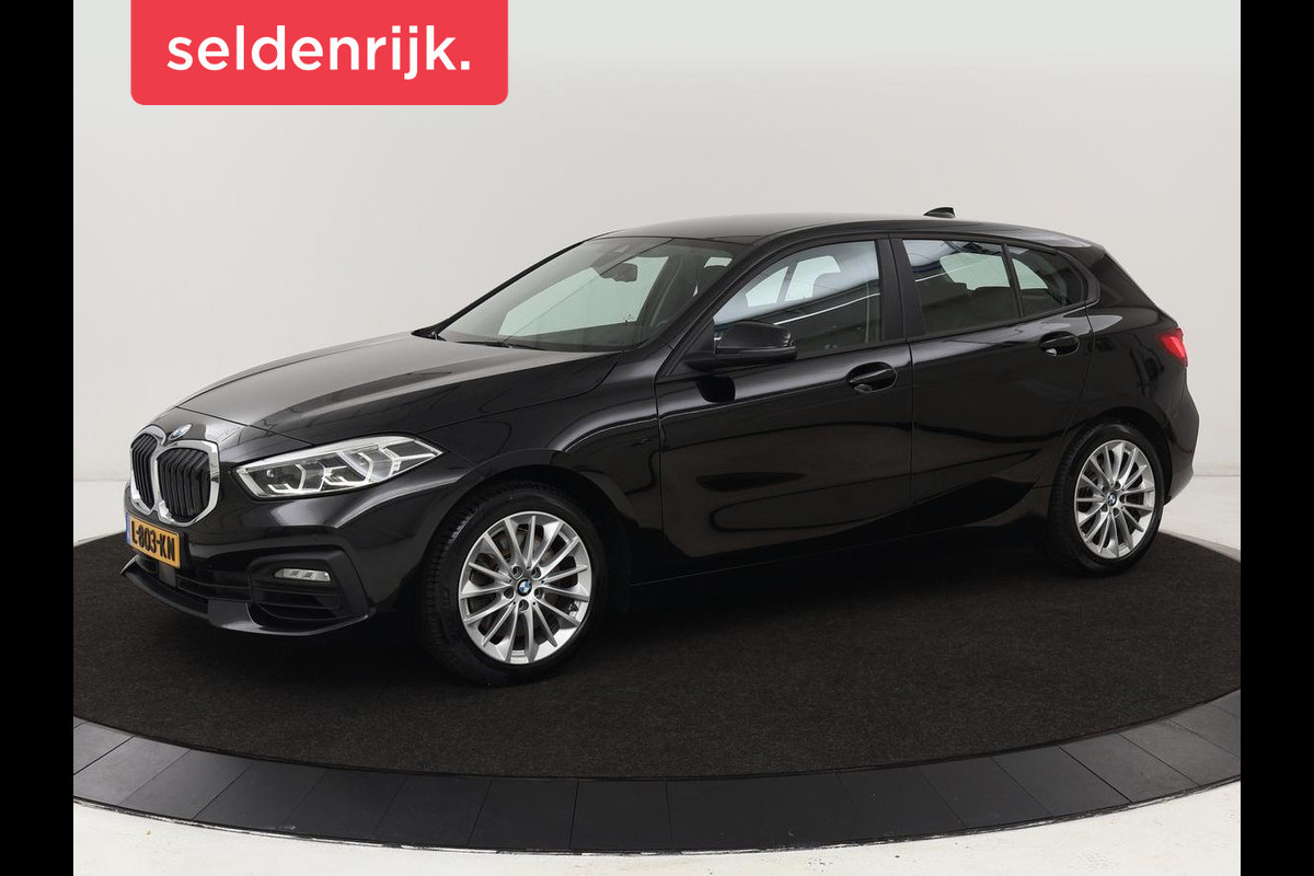 BMW 1-serie 120i Business Edition | Stoelverwarming | Sportstoelen | Carplay | Live Cockpit | Navigatie | Climate control | Parkeerhulp | Cruise control