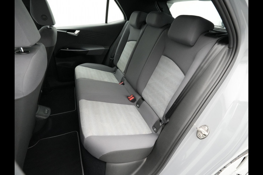 Volkswagen ID.3 Life 58 kWh Navigatie Pdc Acc Carplay Stoel en stuurverwarming 120