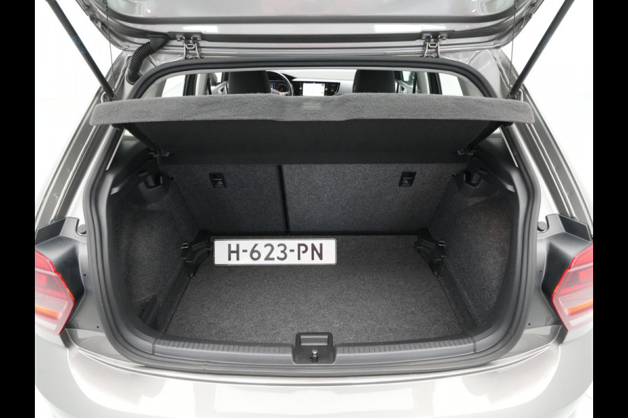 Volkswagen Polo 1.0 TSI 115pk DSG Highline Navigatie Camera Trekhaak Acc Clima Carplay 147