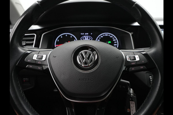 Volkswagen Polo 1.0 TSI 115pk DSG Highline Navigatie Camera Trekhaak Acc Clima Carplay 147
