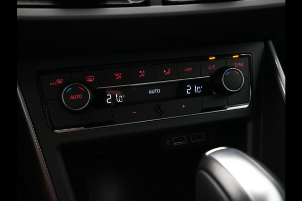 Volkswagen Polo 1.0 TSI 115pk DSG Highline Navigatie Camera Trekhaak Acc Clima Carplay 147