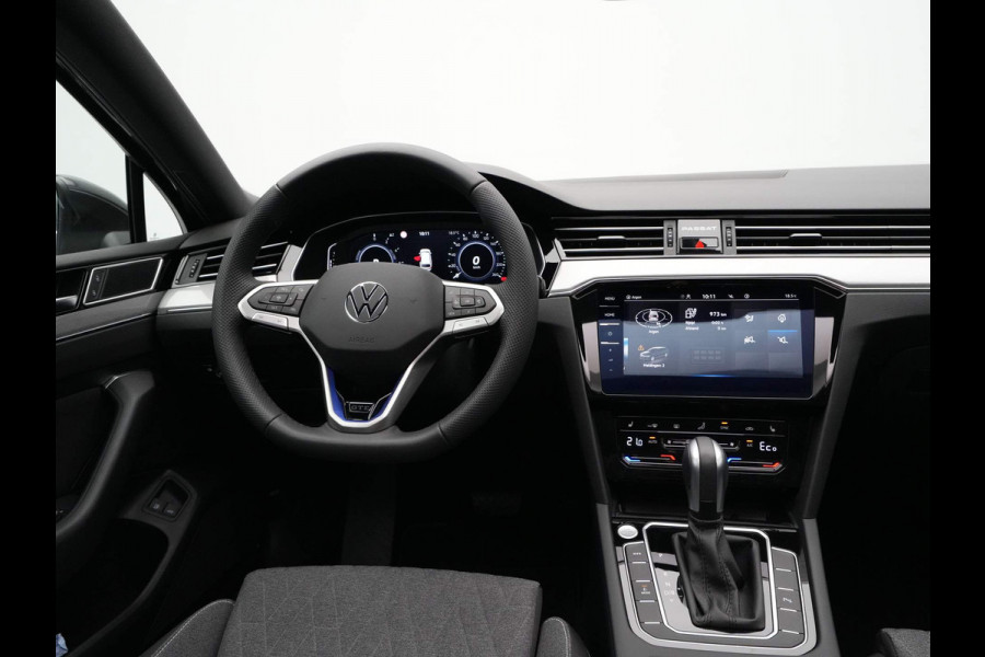 Volkswagen Passat Variant 1.4 TSI 218pk PHEV GTE Business Panorama Camera Stoelverwarming 18'' Lm Velgen 139